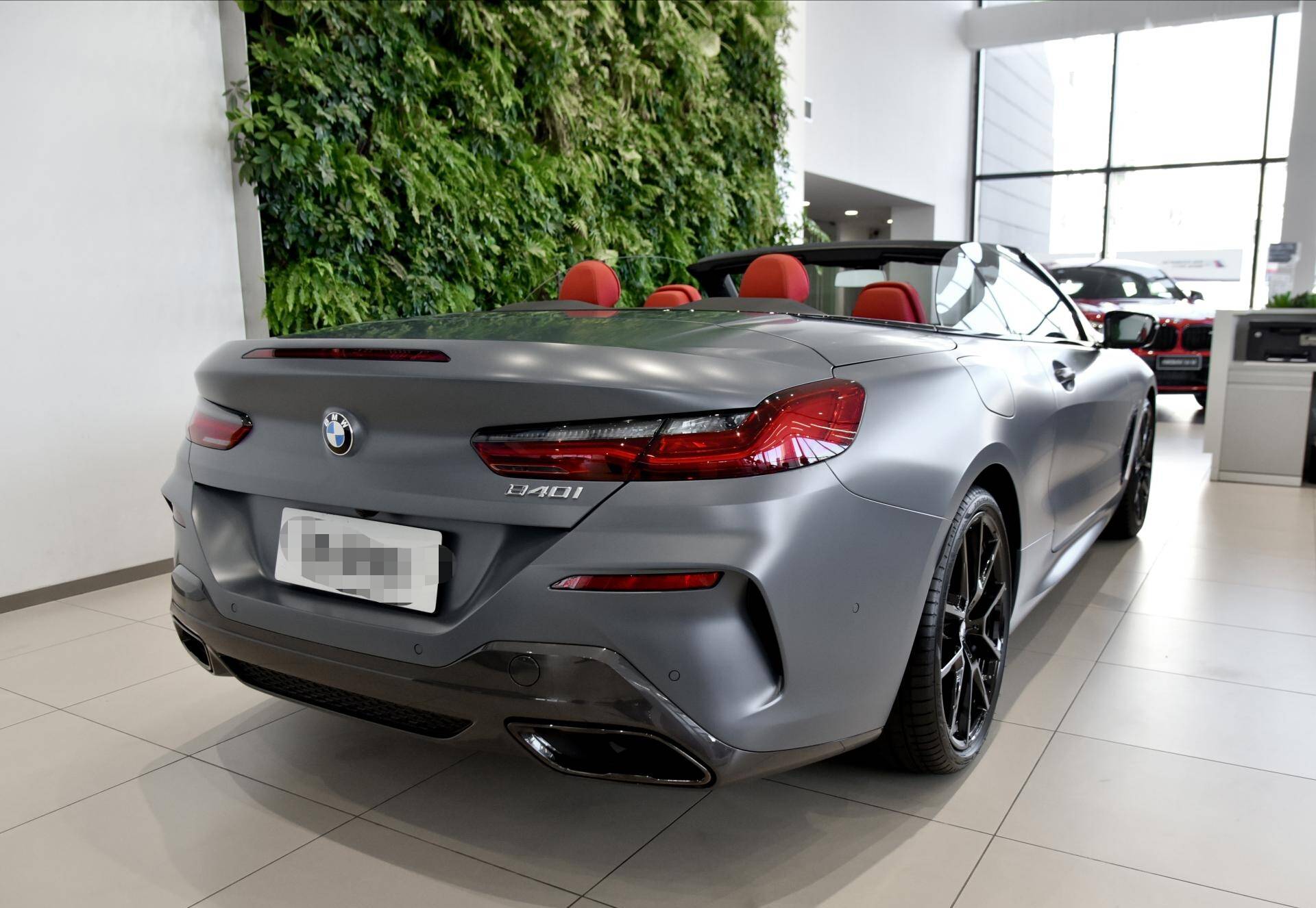 全新敞篷版宝马8系落地88万30t8at新造型比奥迪a7帅气