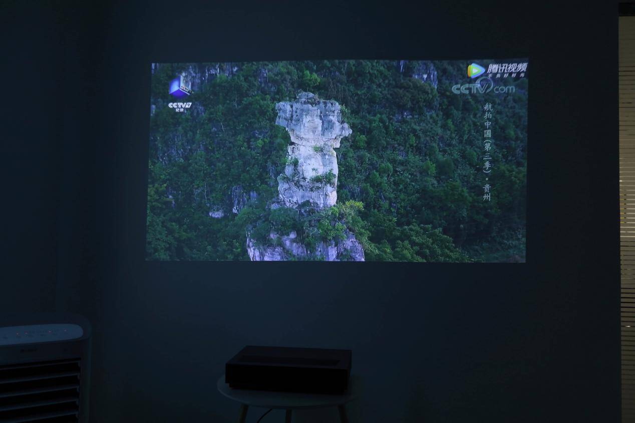 国产超大杯激光电视投射150英寸北漂迎接明天的动力