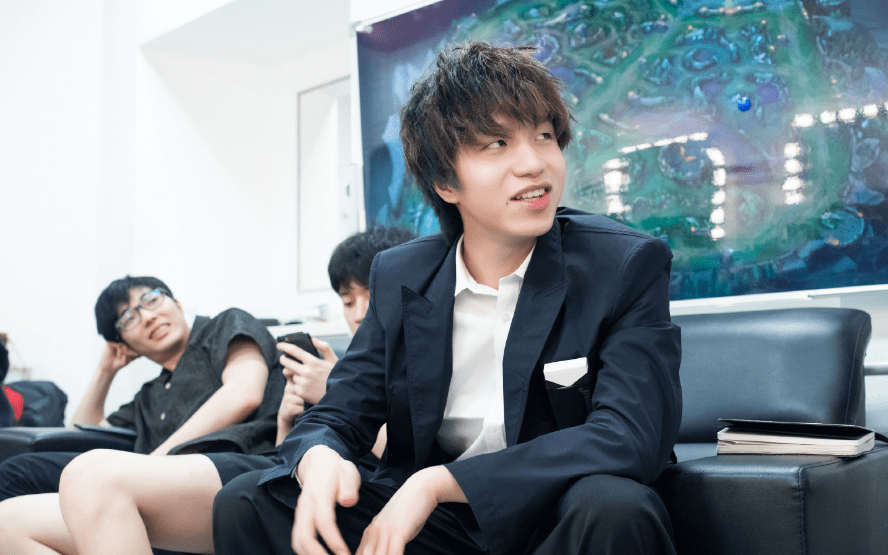 edg老板爱德朱回应性骚扰事件!明凯:相信朱老板_蔡某
