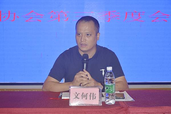 涪陵区市场监督管理局副局长文何伟说:"2020年餐饮业本来遭受了极大的