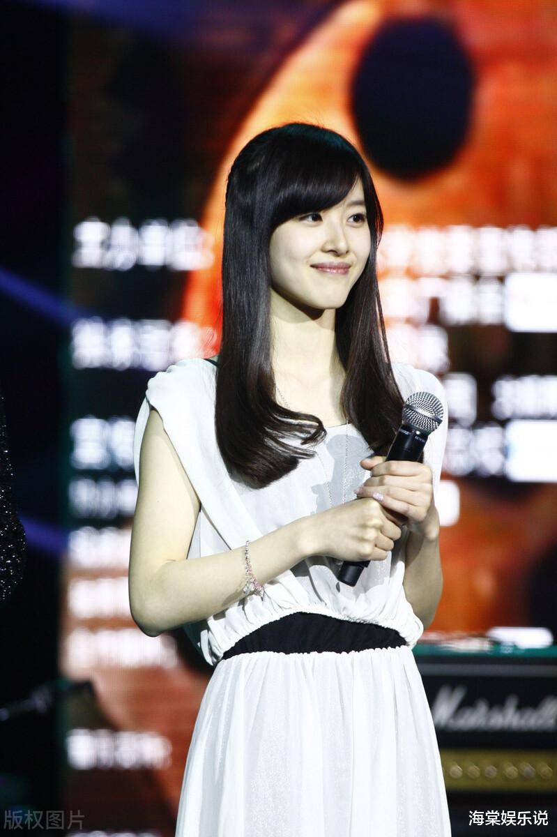 刘强东的美女助理才31岁身家超100亿颜值能力不输章泽天