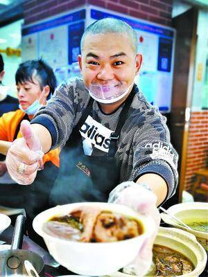 《水仙魅影》 作者:张文福《争》 作者:姜希明《酱园晨曦》 作者:阳天