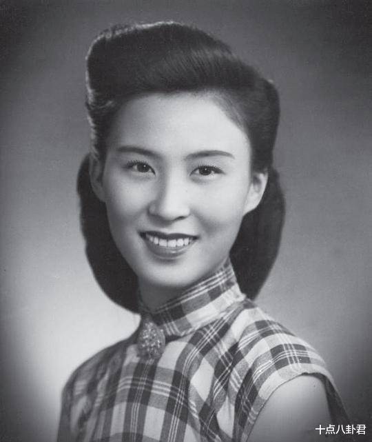 原创周曼华1941年金粉世家女主角长得像成龙曾被列入汉奸名单91岁去世