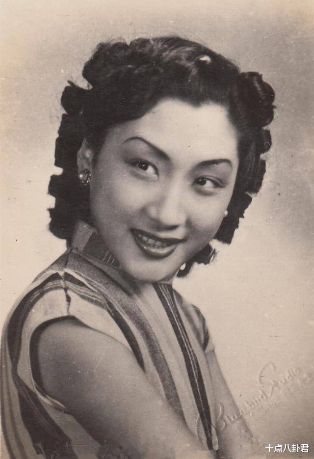 原创周曼华1941年金粉世家女主角长得像成龙曾被列入汉奸名单91岁去世
