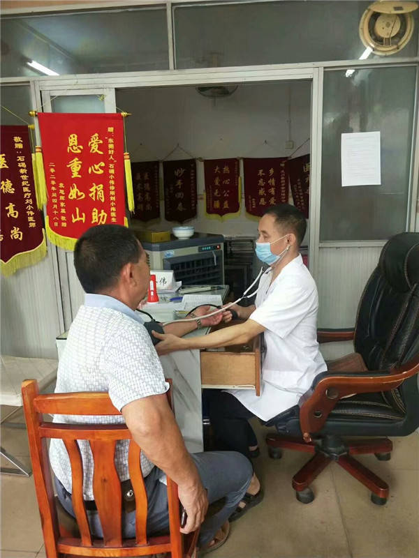 东莞好人刘小伟八年400多万他捐助教育已成瘾