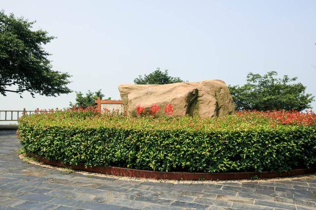 捕鱼的季节来太湖笠渚红沙湾走走,顺便来湖边的湖霖山庄尝尝湖鲜_无锡