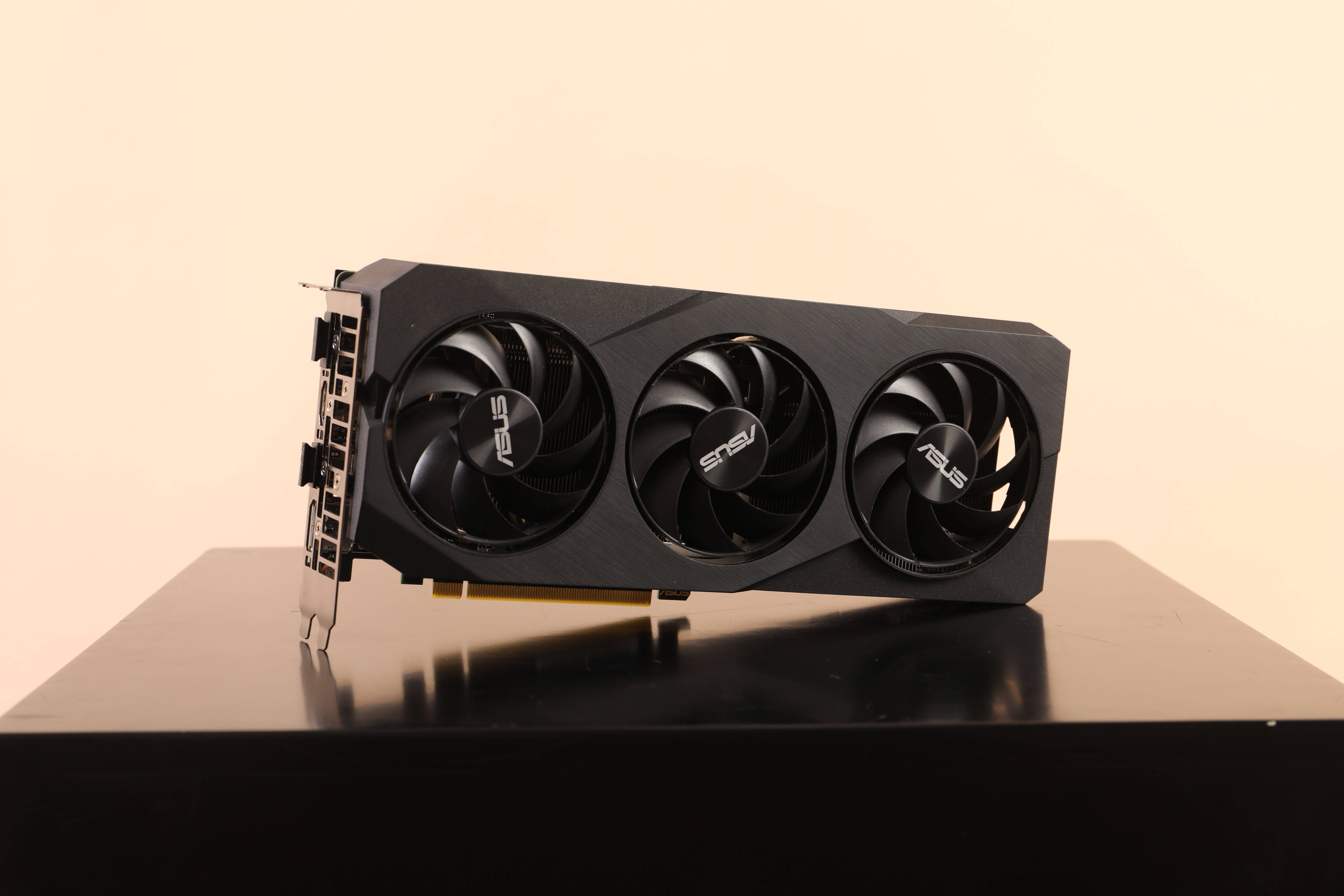 升级后的华硕2060显卡新品散热性能提升更好用了