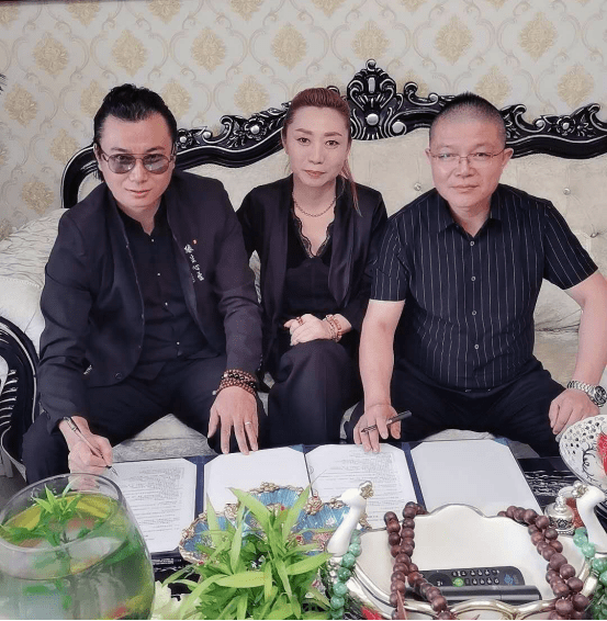 2020国际时尚达人大赛总导演王浩名和idiai艾迪艾创始人黄飞龙达成