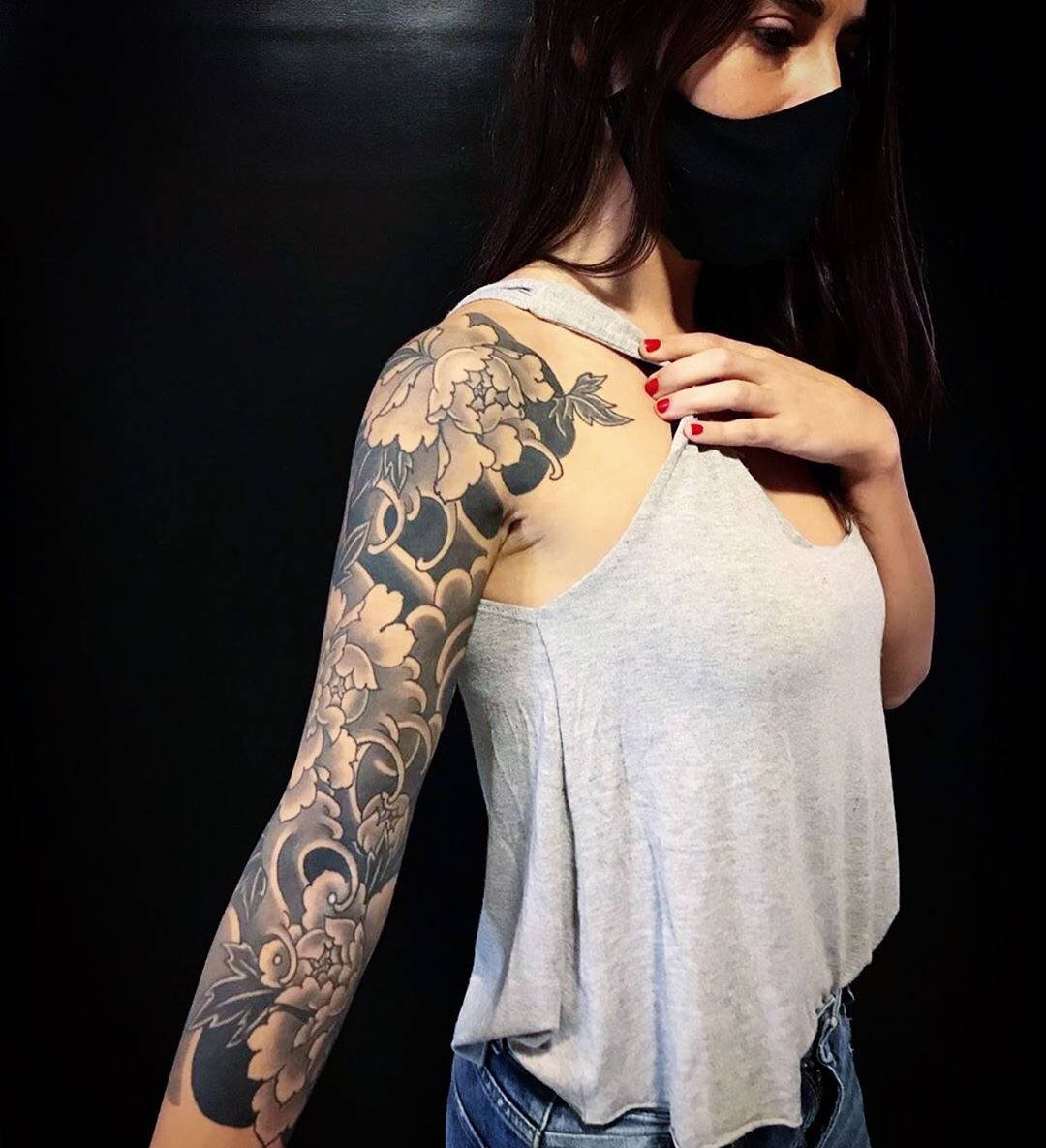 花臂女生纹身图案半臂图片