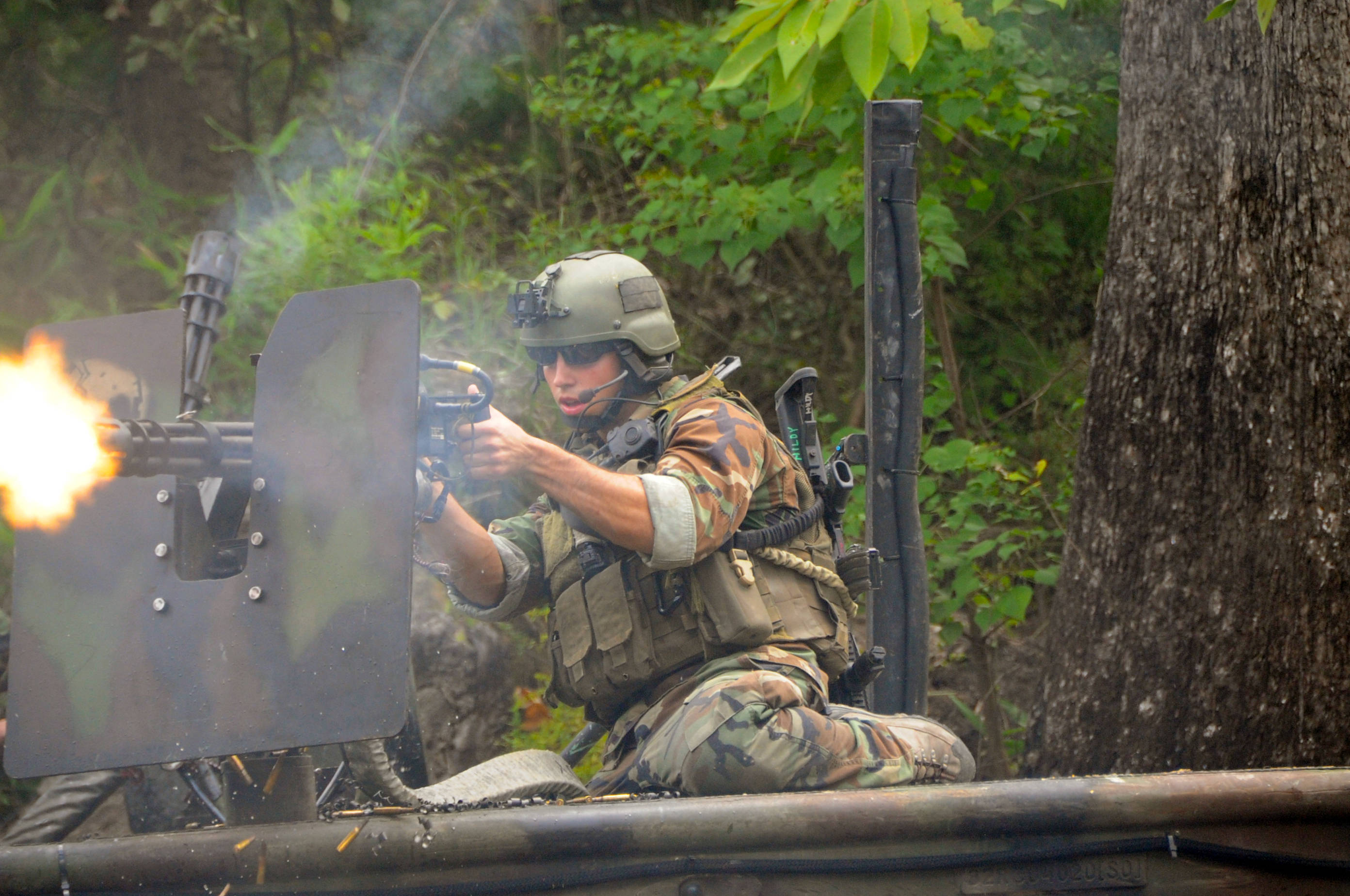 根据真实事件改编,教科书级的特种部队影片,海豹突击队在全球反恐