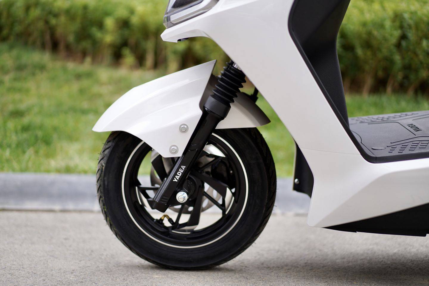 雅迪冠能t5上路实测:百公里长续航,再也不担心续航和堵车