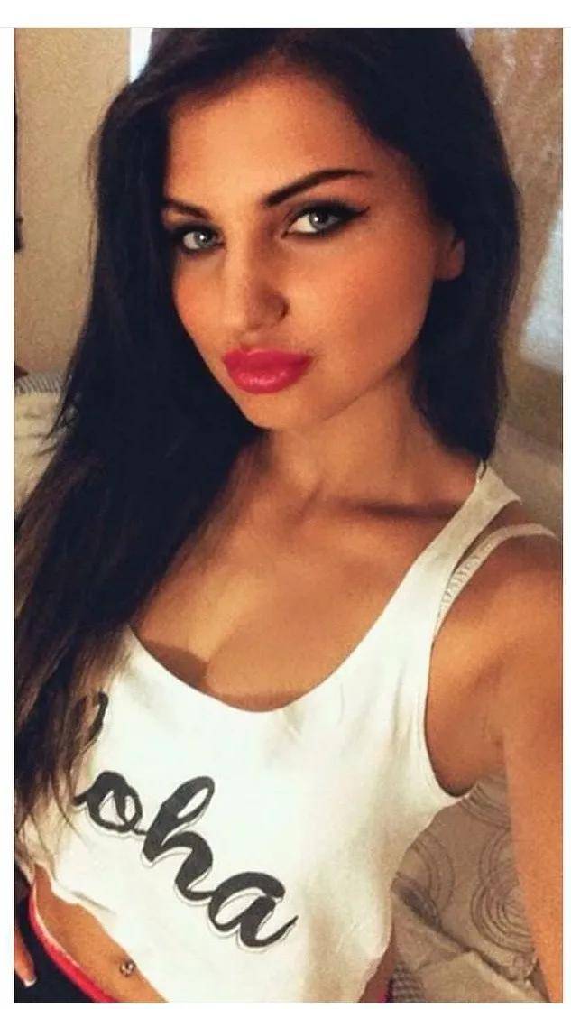 祖巴茨身边竟然只矮一个头这身材应该只有运动员才hold得住吧祖巴茨