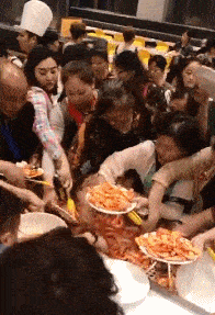 日本2ch网民：中国人吃自助餐似乎还为时过早
