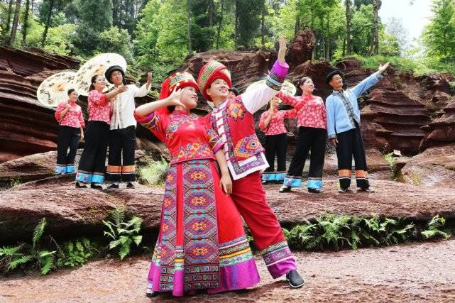 慶祝入選世界地質公園名錄 芙蓉鎮·紅石林度假區舉辦主題文化旅遊周