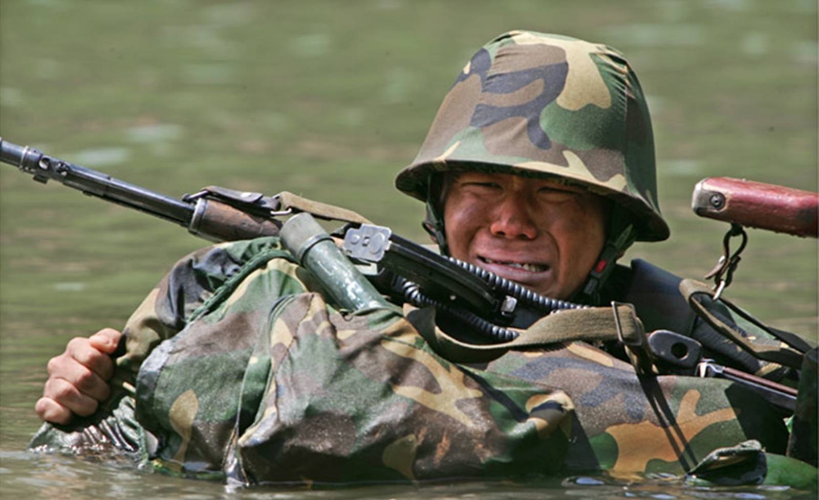 士兵突击许三多在真实的部队里面绝对不可能进入特种部队