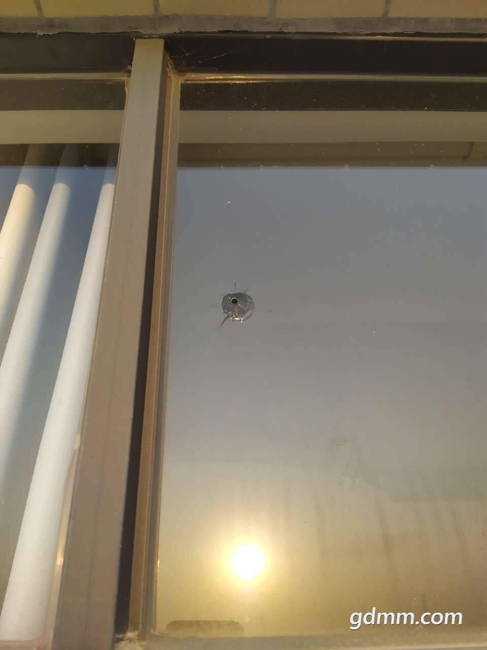 茂名不知道得罪了谁家里又遭钢珠弹袭击打穿窗玻璃了