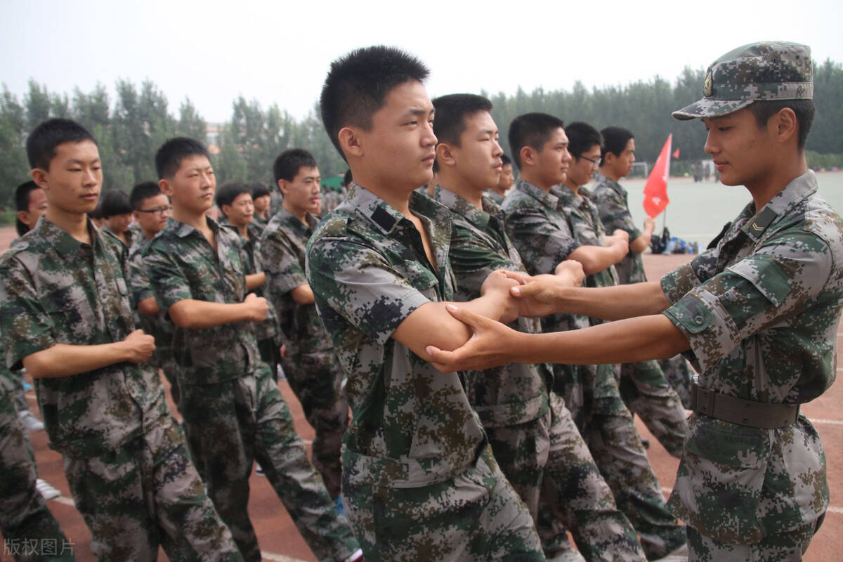 北大青鸟学生图片