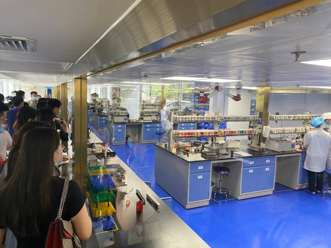 为百雀羚,wis,膜法世家等品牌代工的广州艾蓓生物科技有限公司则认为