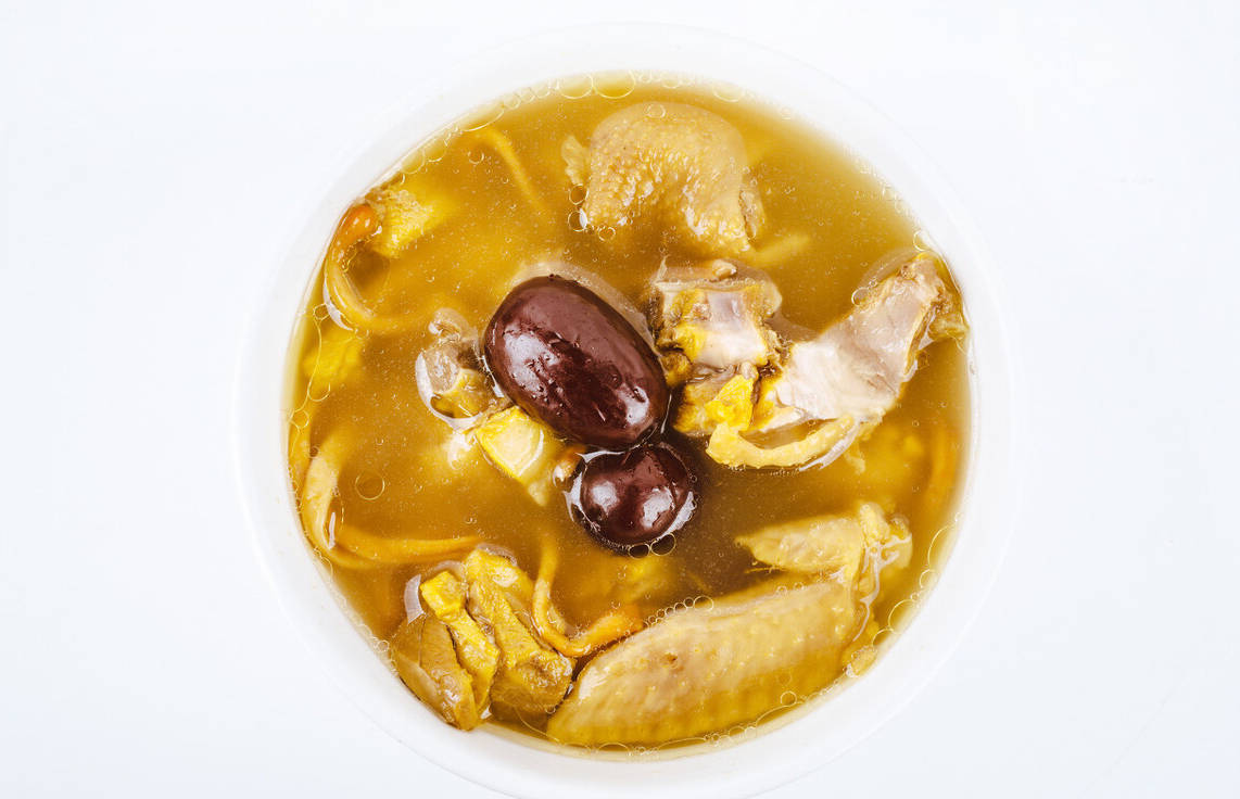 跟古装剧学喝滋补汤,营养的人参鸡汤喝起来,补气养血的家常美食