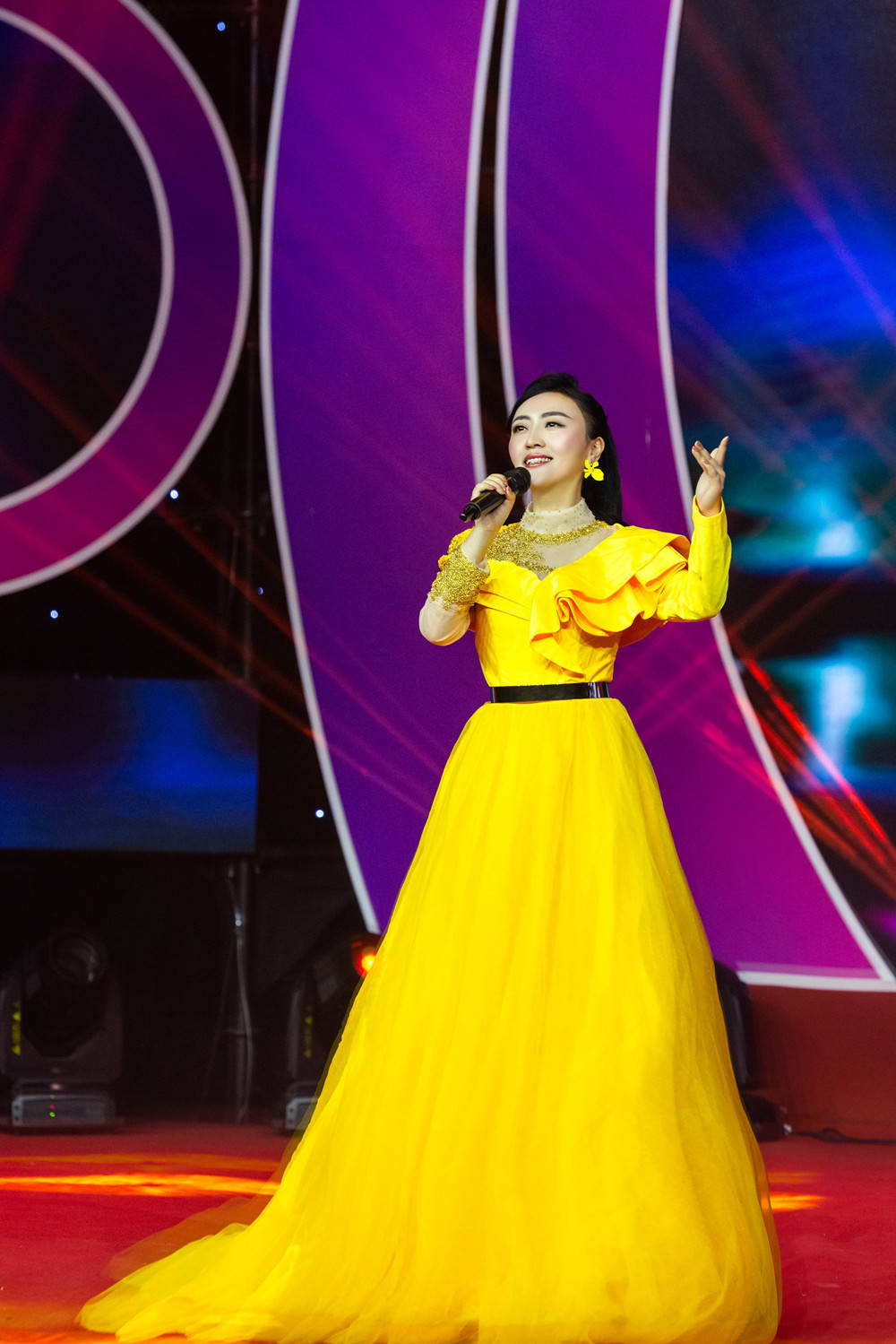 青年歌唱家钟亚华受邀录制央视中秋晚会