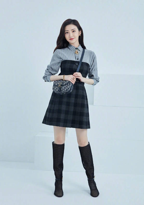 单身后的景甜终于放开首次挑战液体裙流光四溢这身材绝了