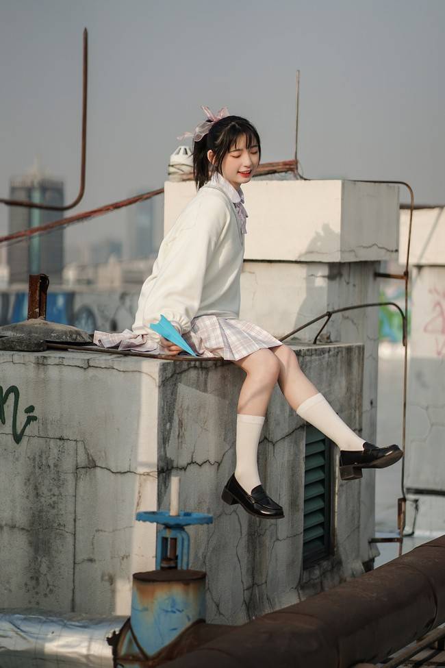 jk少女,天台上的女孩和她的纸飞机_手机搜狐网