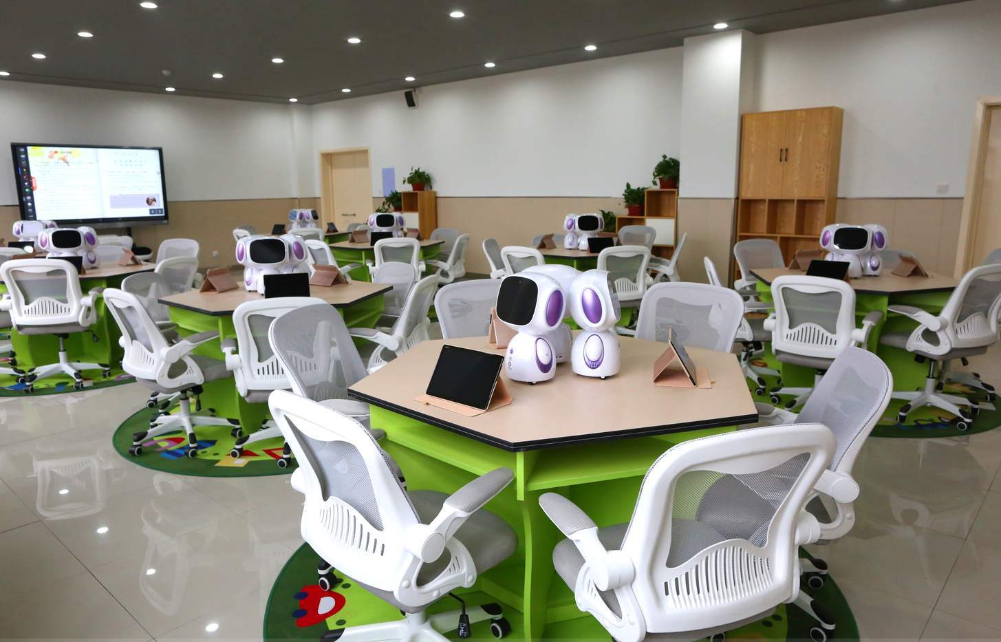 蓝海软通-唤醒孩子对人工智能的兴趣,助力智能教育迈向未来