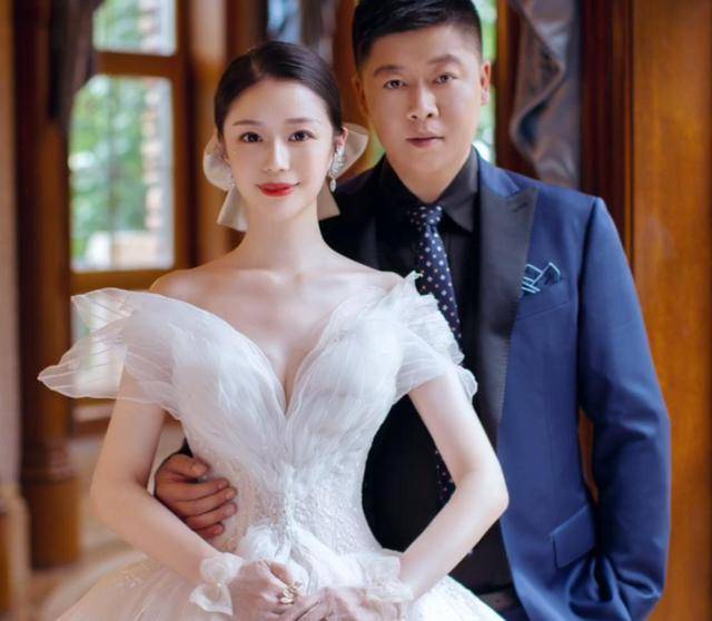 原创谢永强生活中的妻子也太美了腰身单手可握这比例太赞了