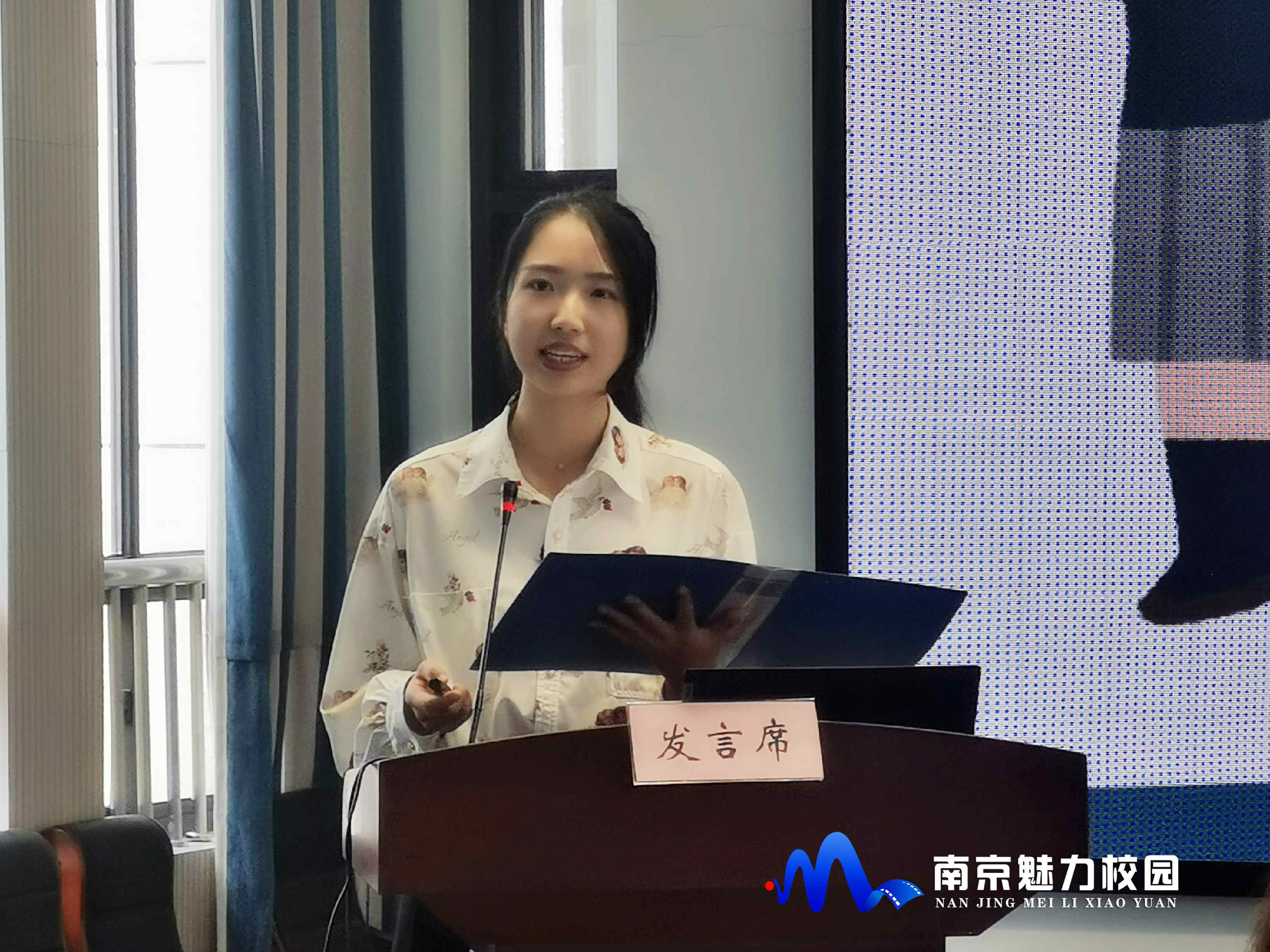 随后,新城小学怡康街分校优秀班主任代表殷俊老师,王雅雯老师,孟婷婷