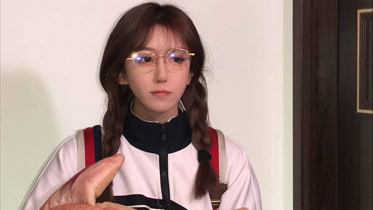 小团团素颜照曝光了呆妹儿急忙晒证件照对比