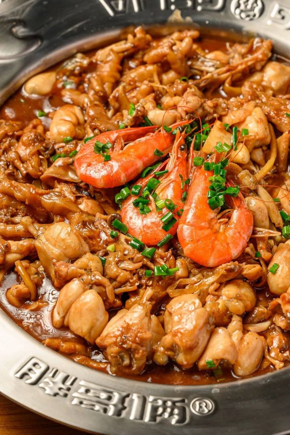 pang ge lia淋上秘制酱汁的牛蛙,汁水丰沛,绝了!