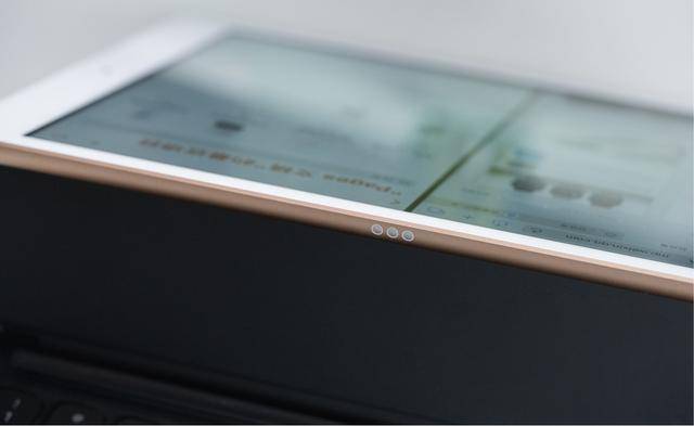 2160×1620像素分辨率,500尼特最大亮度,后置800万像素广角摄像头