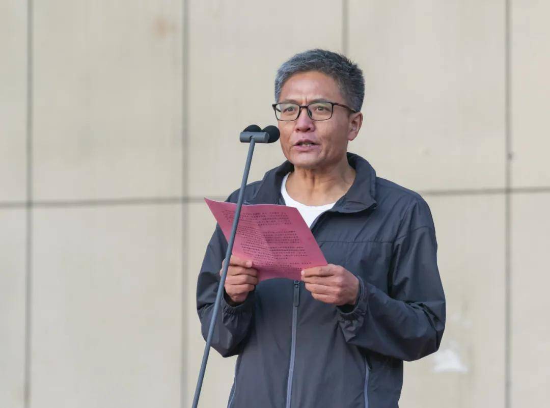 神木职业技术学院:举行向国旗敬礼暨庆祝建国71周年升国旗仪式_李广智