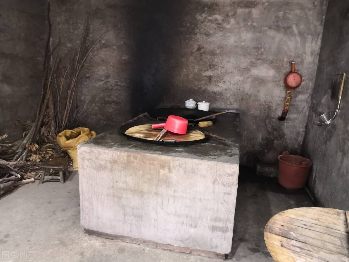 农村俗语讲"家中纵有千般事,临睡灶房走一回",有必要吗?_手机搜狐网