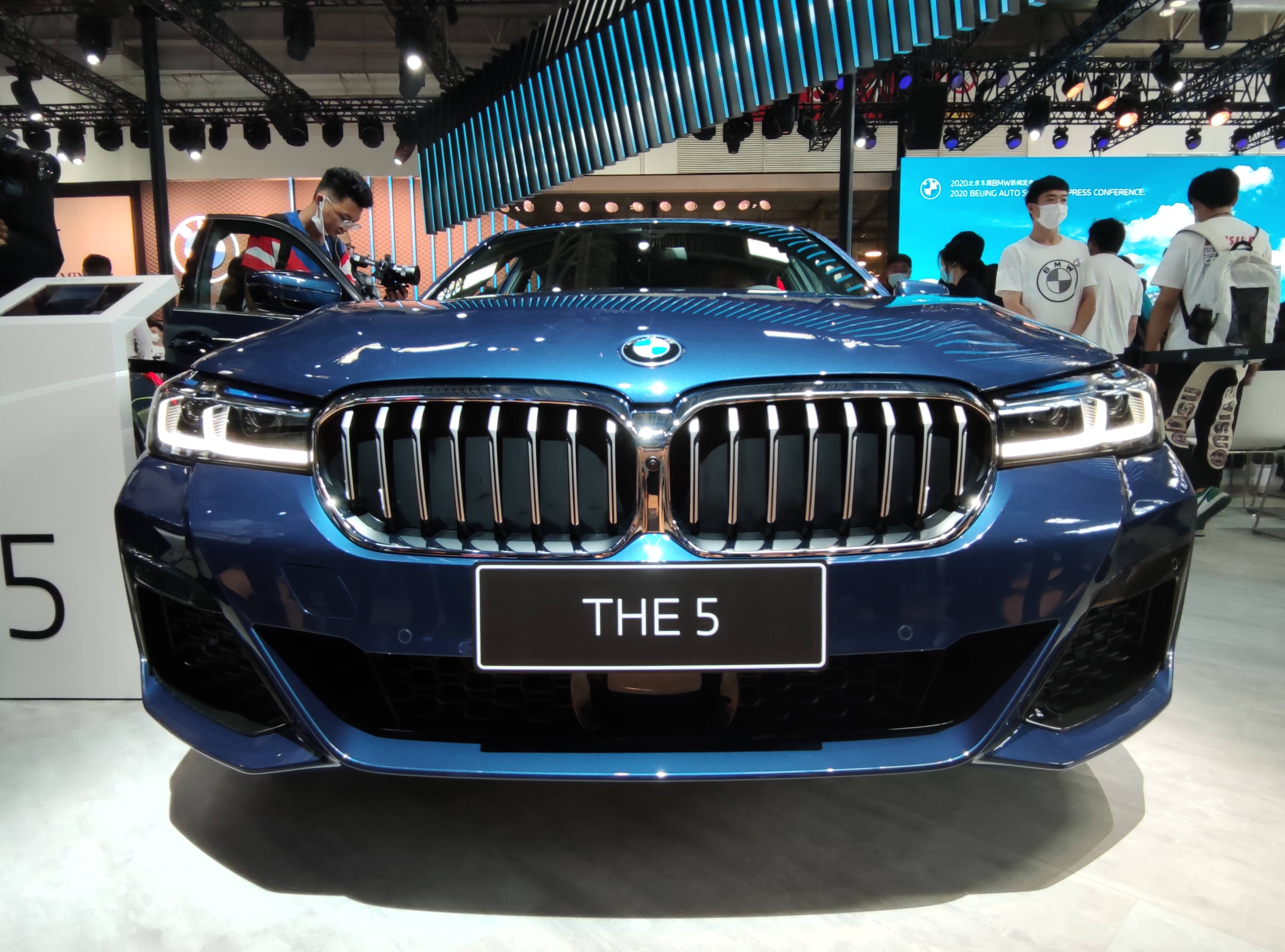 双双中期改款,宝马5系更好看,奔驰e级却长残了?