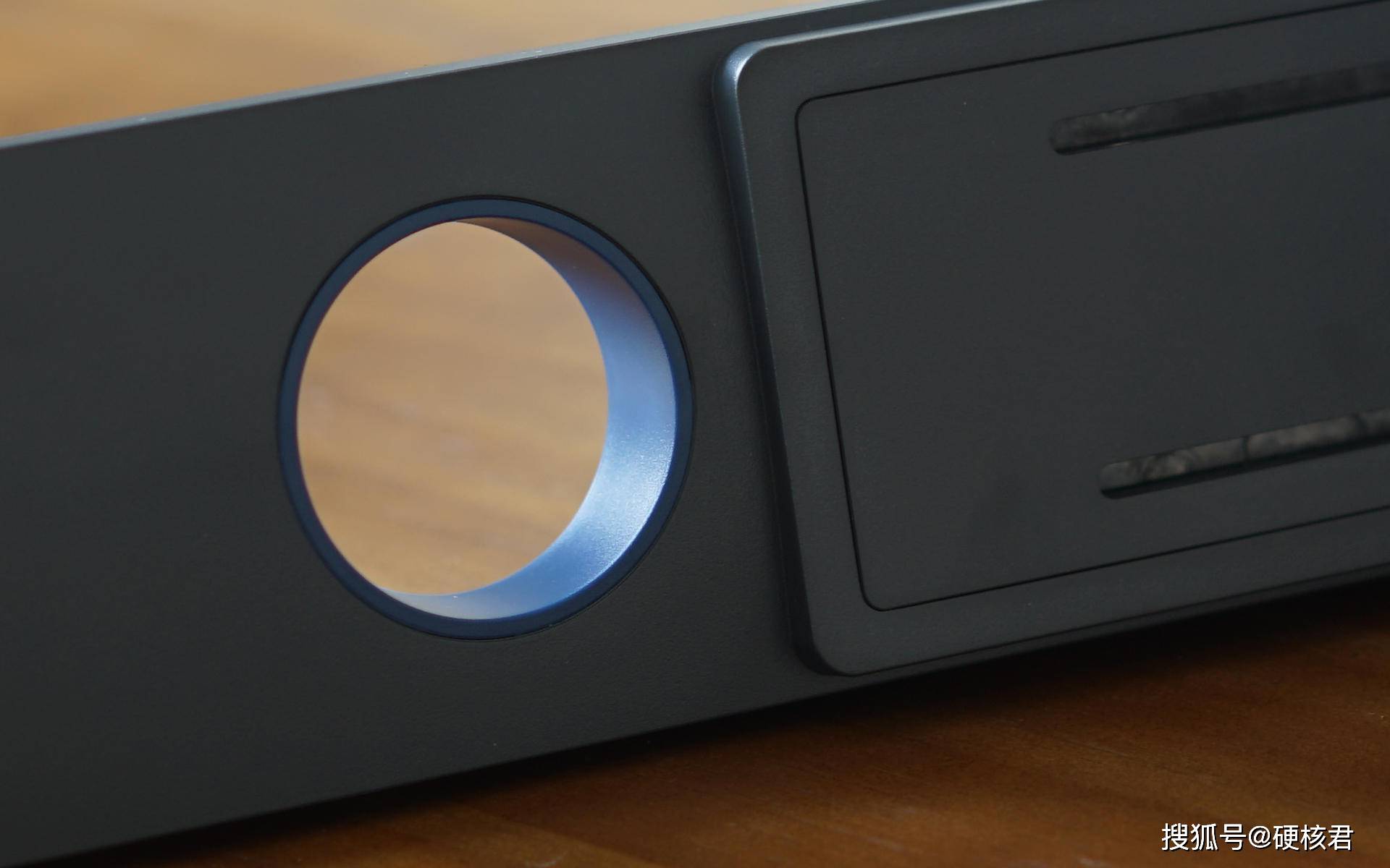 设计师的专属桌面显示器c位出彩明基pd2705q专业显示器测评