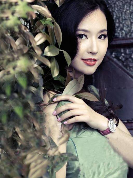 未婚先孕,24岁嫁大21岁二婚男星,34岁遭影帝丈夫抛弃