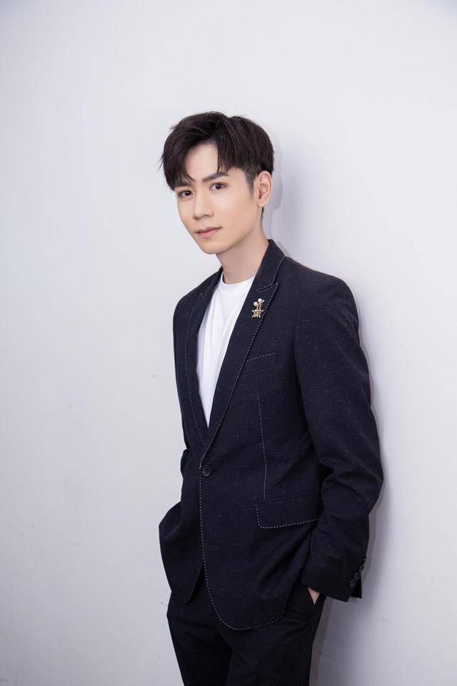 新晋国民弟弟杨霖凭离人心上获奖