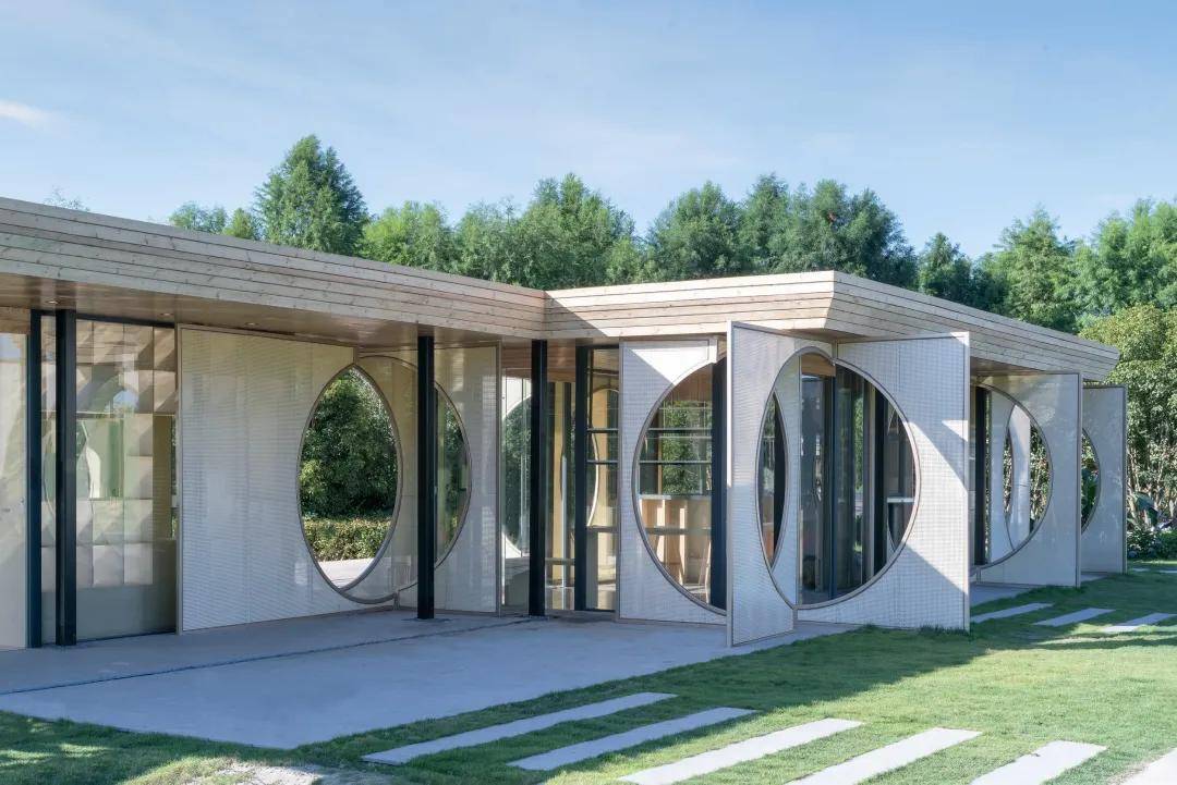 似屏似亭充满诗意的湖边驿站