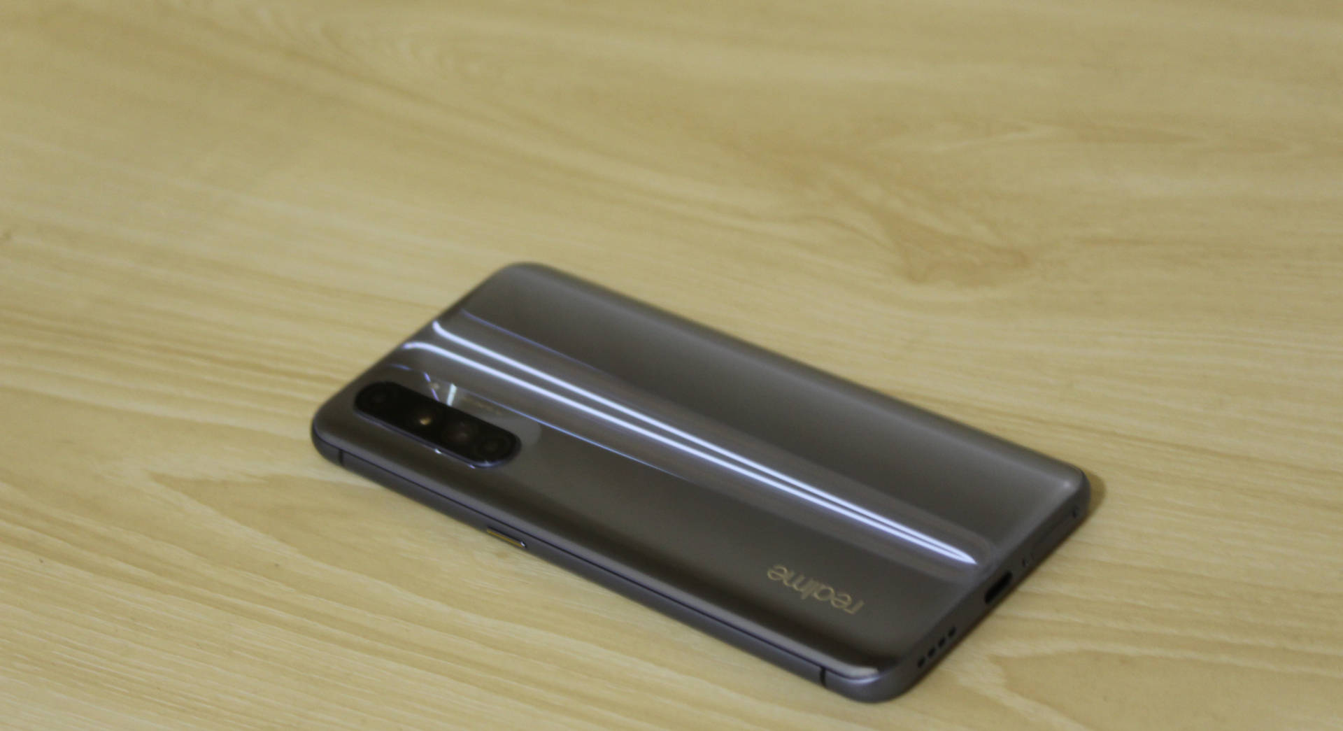 oppo find x 2pro这款5g旗舰手机,还在子品牌下发布了一款真我x50pro