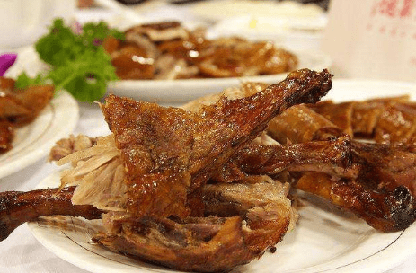 原创片完烤鸭后服务员问鸭架是用来煲汤还是油炸这样做才不会吃亏