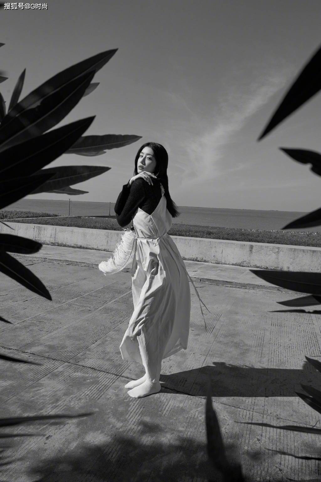 赵小棠小岛大片,清冷洒脱的少女,自由且随性