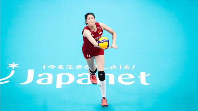 李盈莹赛后特意看望孙杰比赛要当心不经意都可能断送职业生涯