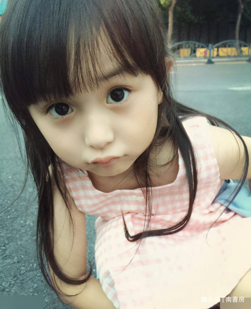 还记得这个小童星吗,曾因为太漂亮被"禁止"整容,如今还好吗?