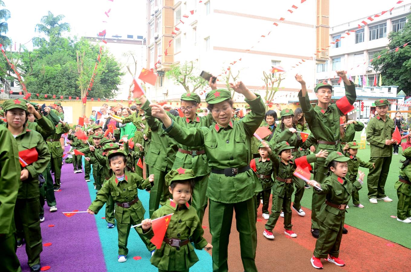 我是小紅軍,重溫經典紅色之旅!貝貝幼兒園舉行國慶節主題活動