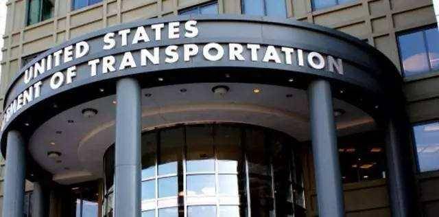 美国交通部宣布,航空旅行将不再强制要求戴口罩