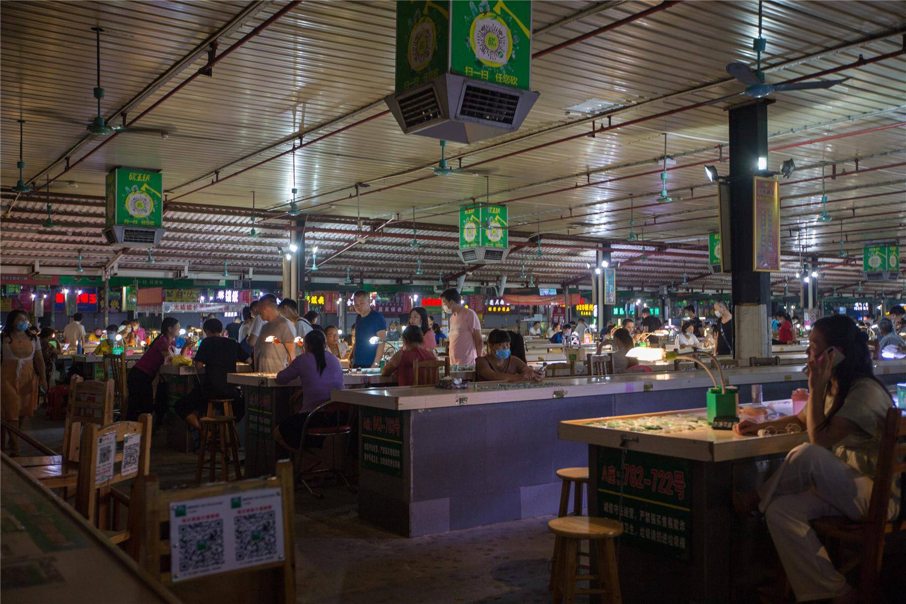 肇庆旅行四会玉器街琳琅满目太震撼白天晚上都可以来采购