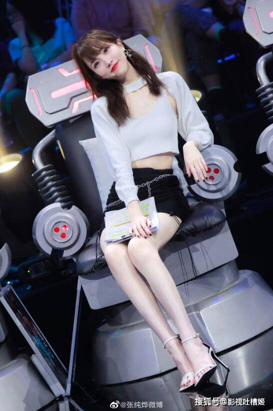 说起来,对主持人张纯烨的印象更多来自相亲节目《新相亲大会》,在节目