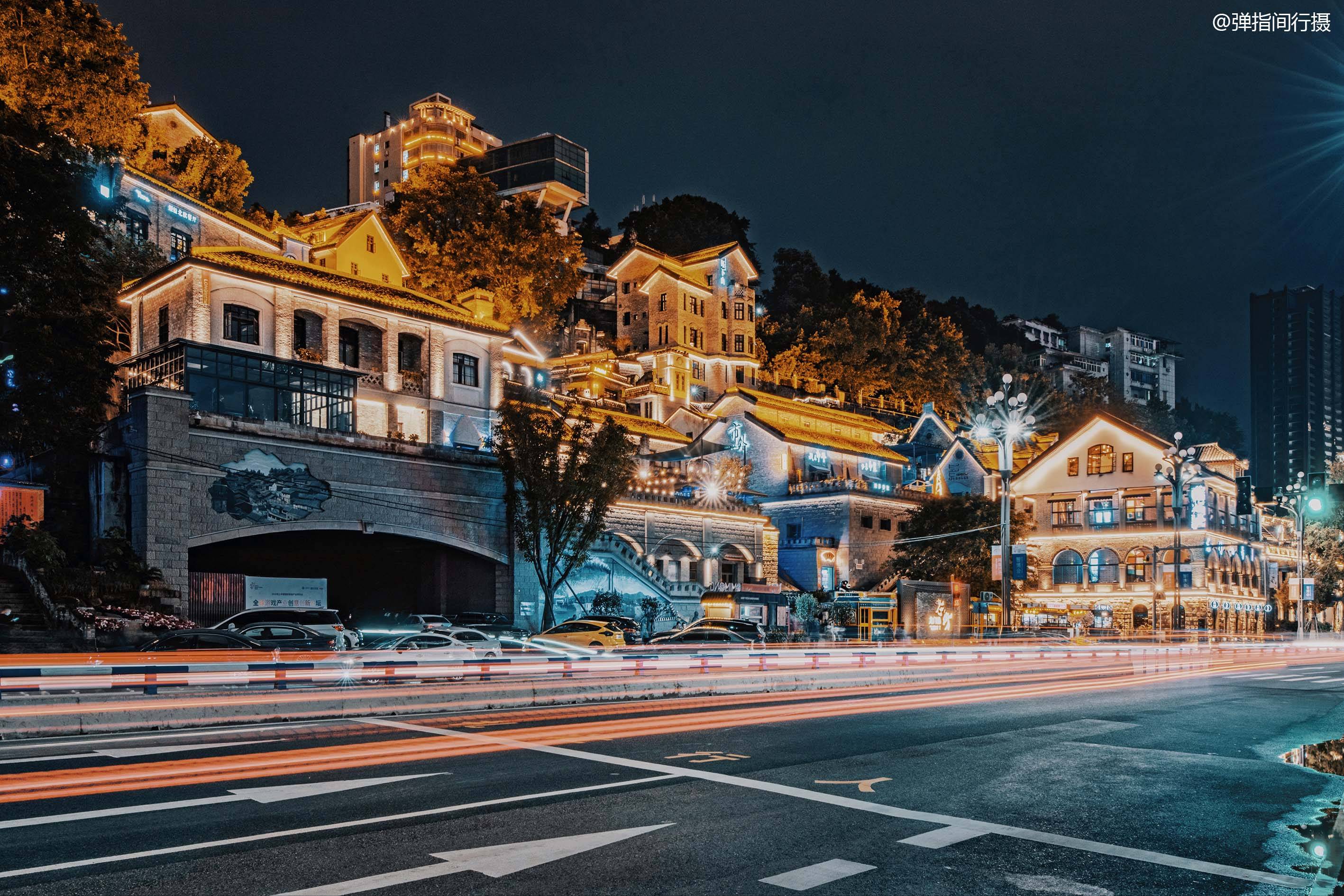 重庆最美的观光大道,坐拥繁华城市美景,是看山城夜色的绝佳去处