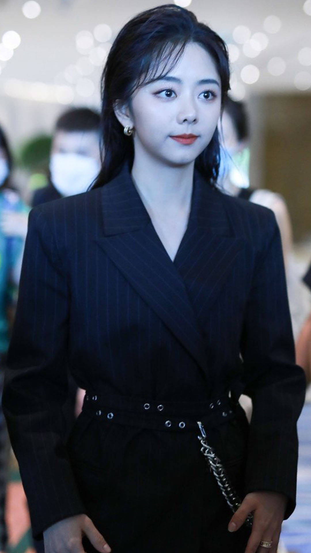 谭松韵,精致妆容,西装摩登